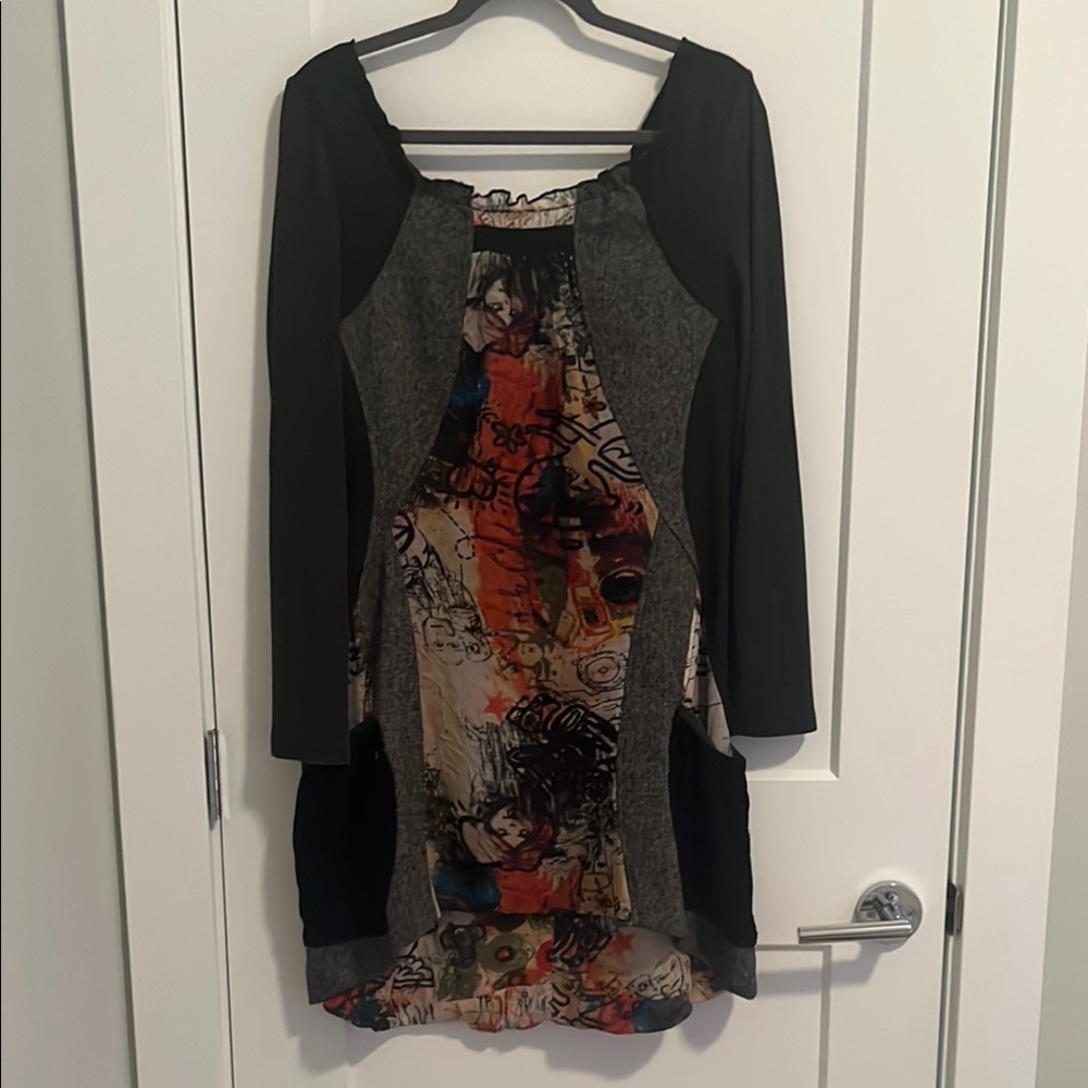 Black and Red Long Sleeve Sheath Dress with Scoop Neck